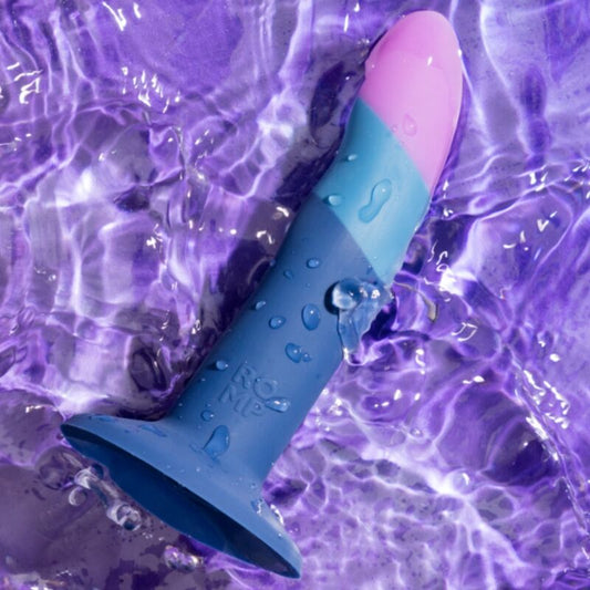ROMP - PICCOLO SILICONEN DILDO MET DRIEKLEURIGE ZUIGNAP 14 CM
